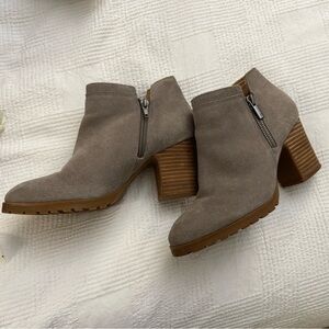Ankle boots 7.5 Lucky Brand tan heel leather booties zip-up suede women’s